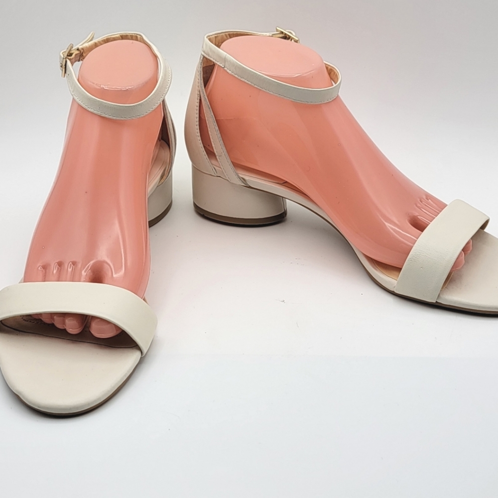 NWOT! Alex Marie Elegant Cream Ankle Strap Sandals SIZE 9.5M. #1460